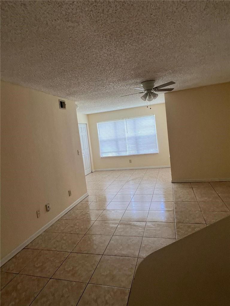 Listing photo 21 for Vista Isles