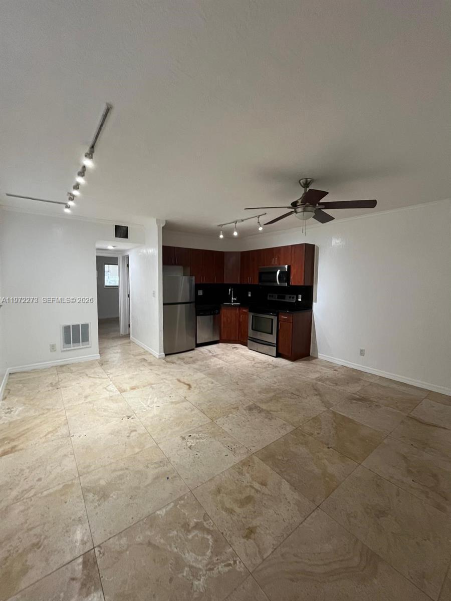 Listing photo 4 for 1856 NE 46th St Unit#F4, Fort Lauderdale, FL, 33308