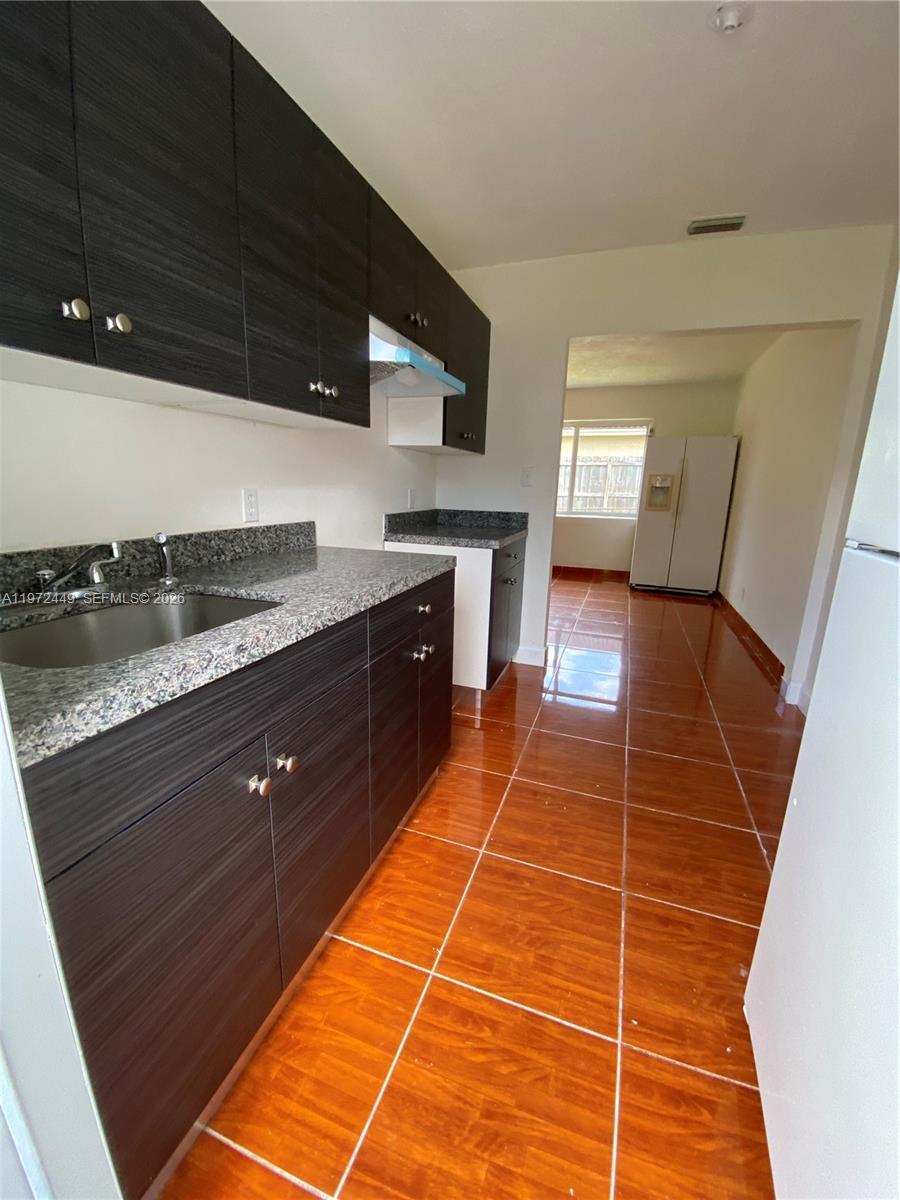 Listing photo 4 for 2800 NW 14th St Unit#B, Fort Lauderdale, FL, 33311