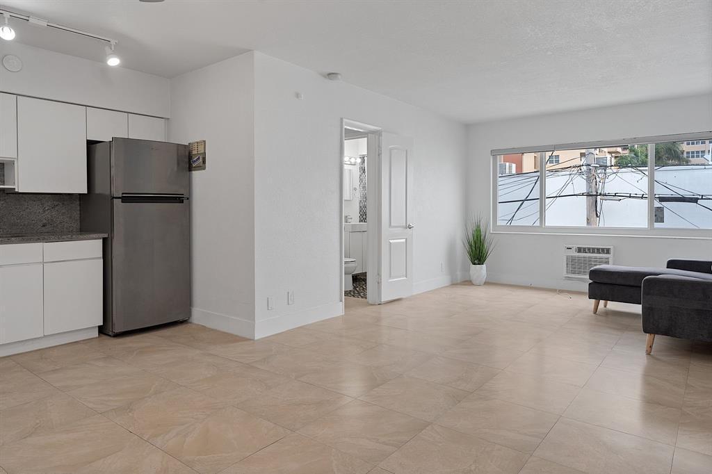 Listing photo 4 for 3349 NE 33rd St Unit##2, Fort Lauderdale, FL, 33308
