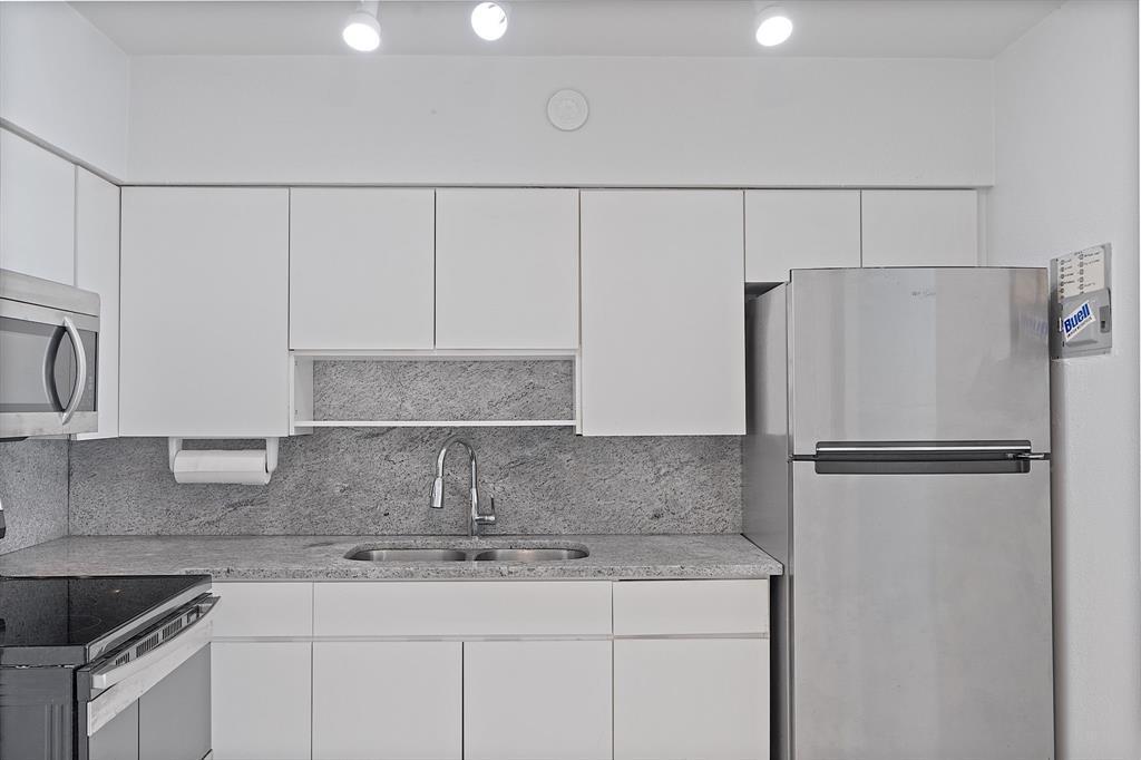 Listing photo 6 for 3349 NE 33rd St Unit##2, Fort Lauderdale, FL, 33308