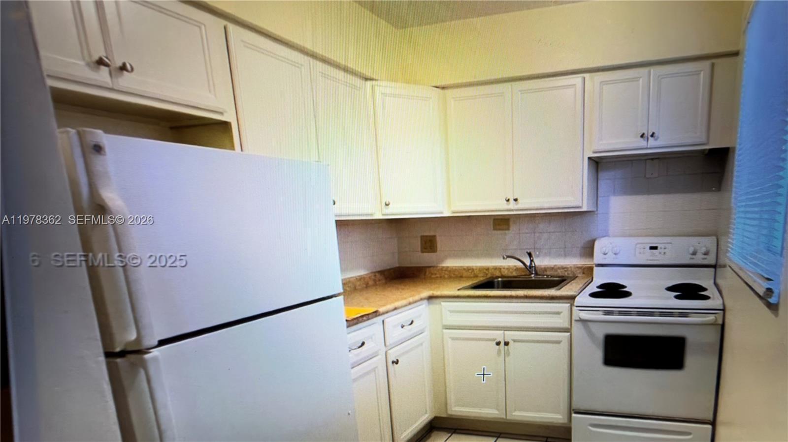 Listing photo 2 for 701 SW 15th Ave Unit#3, Fort Lauderdale, FL, 33312
