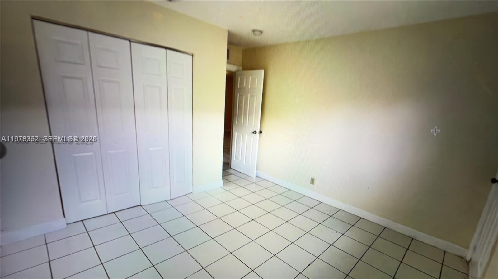 Listing photo 4 for 701 SW 15th Ave Unit#3, Fort Lauderdale, FL, 33312