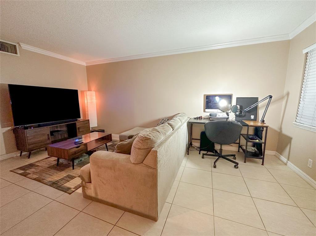 Listing photo 4 for 1125 NE 16TH PL Unit#105, Fort Lauderdale, FL, 33305
