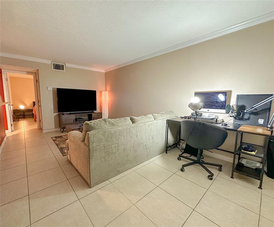 Listing photo 5 for 1125 NE 16TH PL Unit#105, Fort Lauderdale, FL, 33305