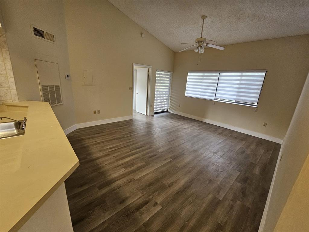 Listing photo 5 for 2445 SW 18th Ter Unit#1108, Fort Lauderdale, FL, 33315