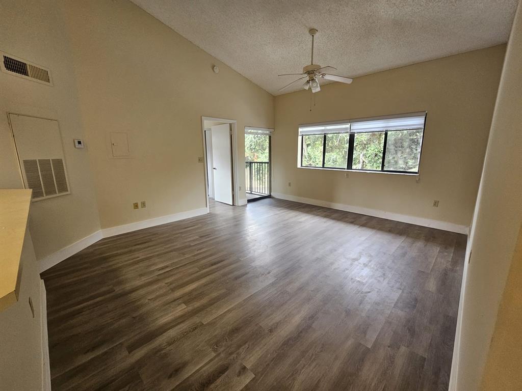 Listing photo 6 for 2445 SW 18th Ter Unit#1108, Fort Lauderdale, FL, 33315