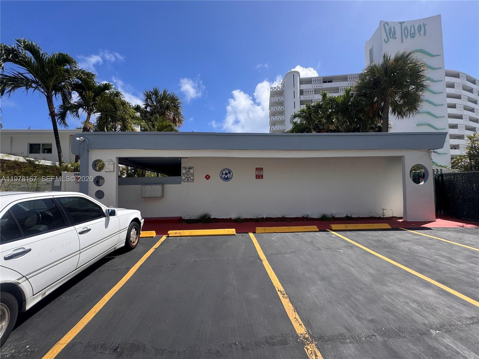 Listing photo 3 for 2900 N Ocean Blvd Unit#1, Fort Lauderdale, FL, 33308