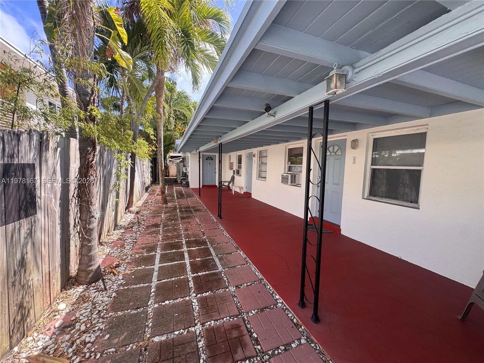 Listing photo 4 for 2900 N Ocean Blvd Unit#1, Fort Lauderdale, FL, 33308