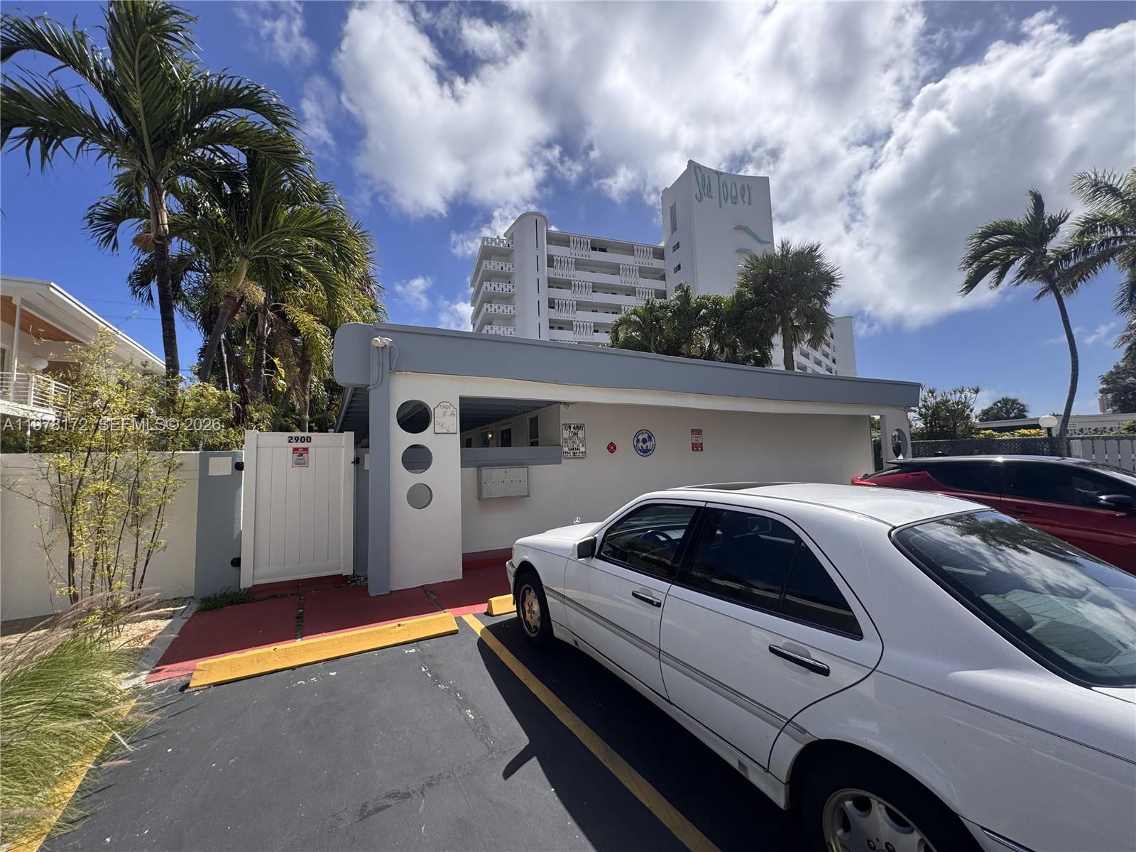 Listing photo 3 for 2900 N Ocean Blvd Unit#2, Fort Lauderdale, FL, 33308