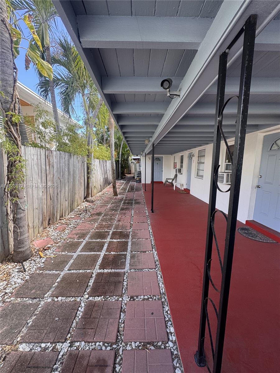 Listing photo 4 for 2900 N Ocean Blvd Unit#2, Fort Lauderdale, FL, 33308