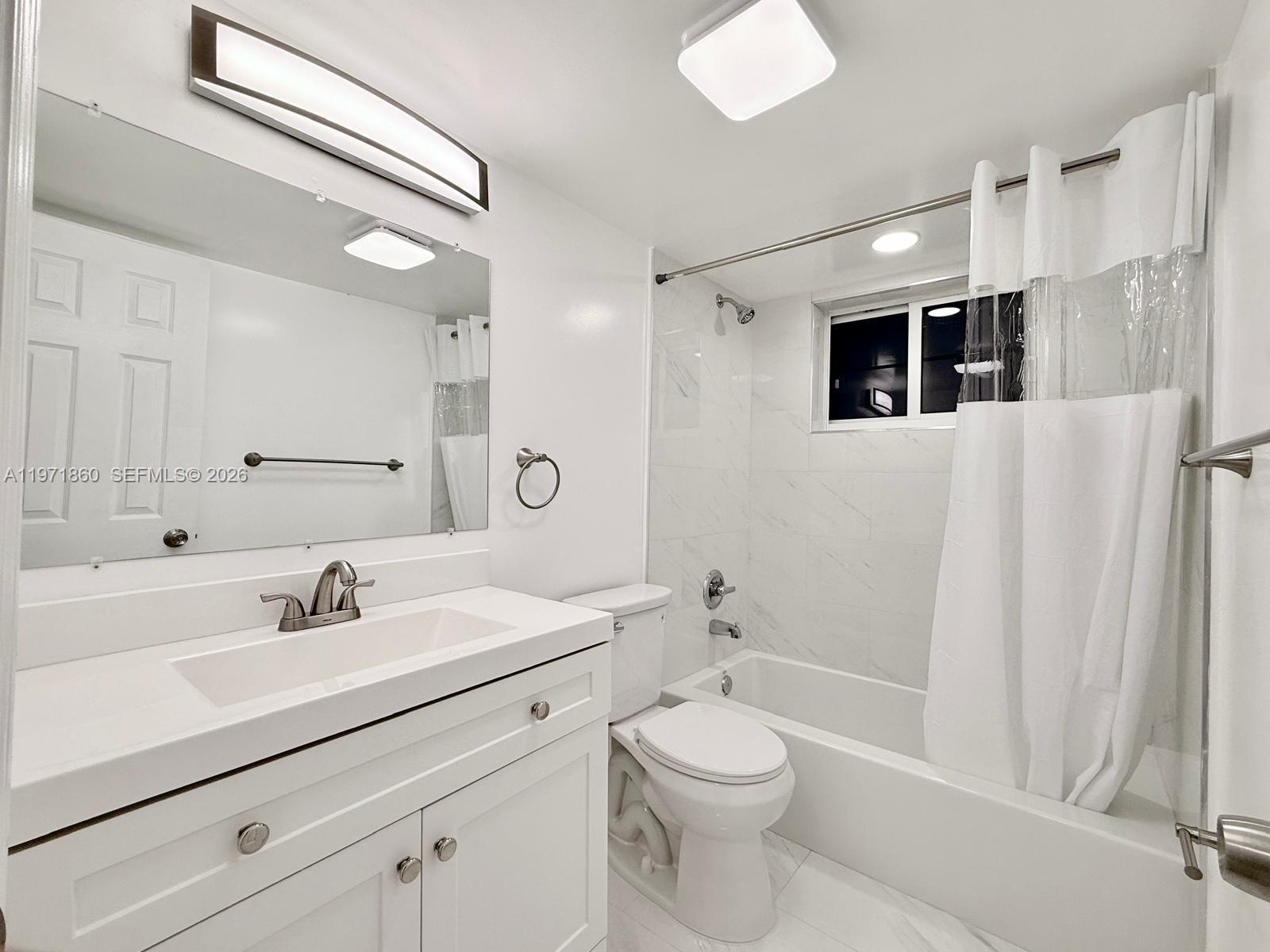 Listing photo 2 for 2101 NE 51st St Unit#8, Fort Lauderdale, FL, 33308
