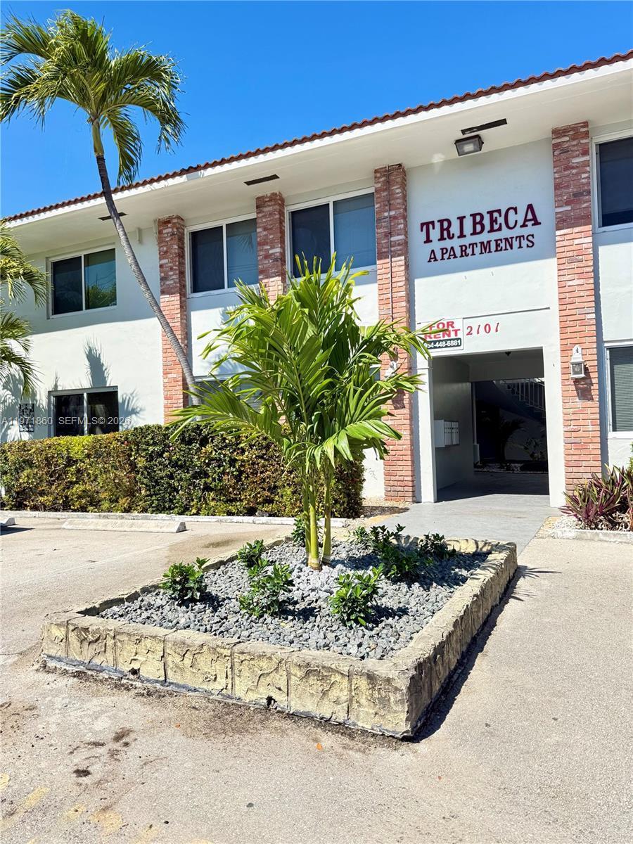 Listing photo 3 for 2101 NE 51st St Unit#8, Fort Lauderdale, FL, 33308