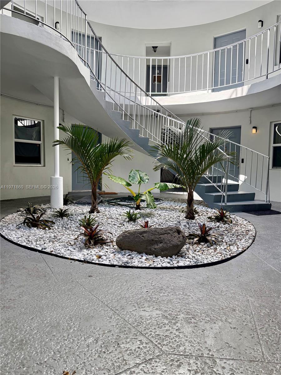 Listing photo 4 for 2101 NE 51st St Unit#8, Fort Lauderdale, FL, 33308