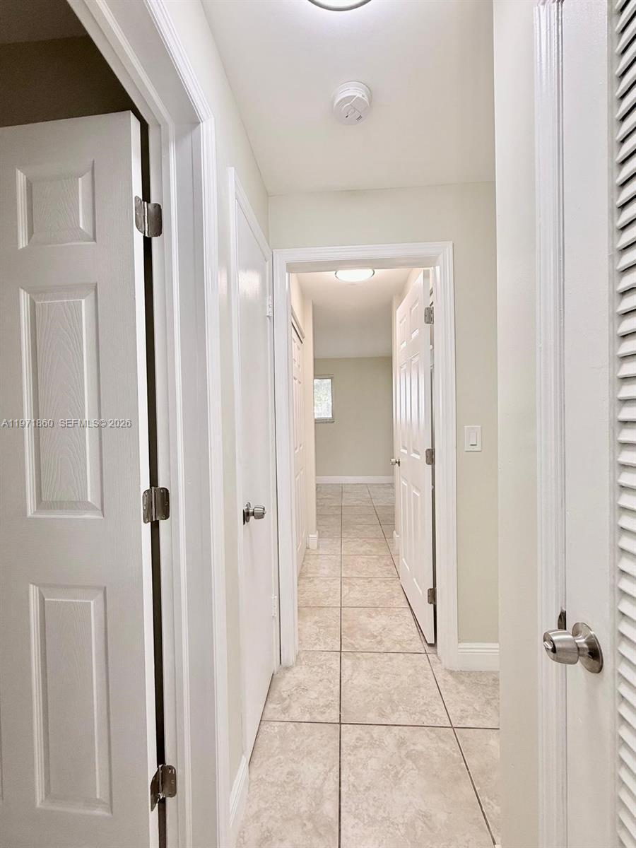 Listing photo 5 for 2101 NE 51st St Unit#8, Fort Lauderdale, FL, 33308
