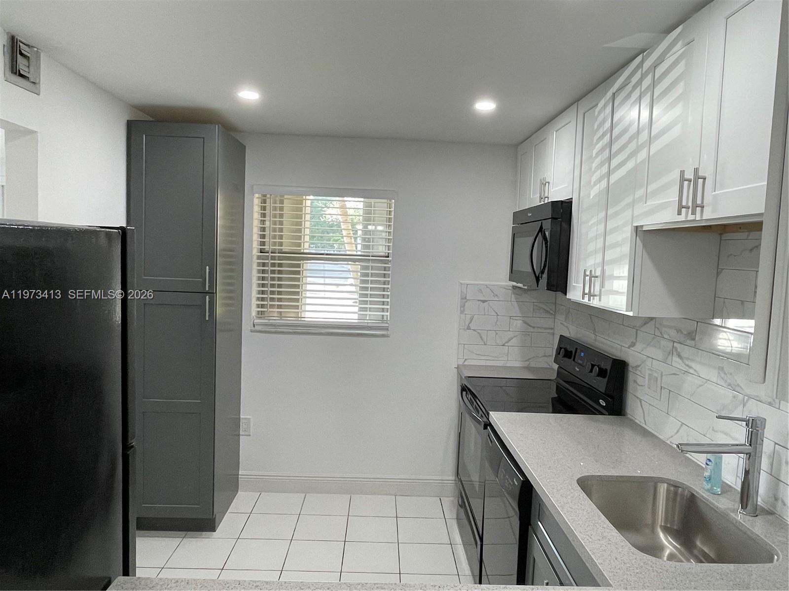 Listing photo 3 for 8390 Sands Point Blvd Unit#107F, Tamarac, FL, 33321