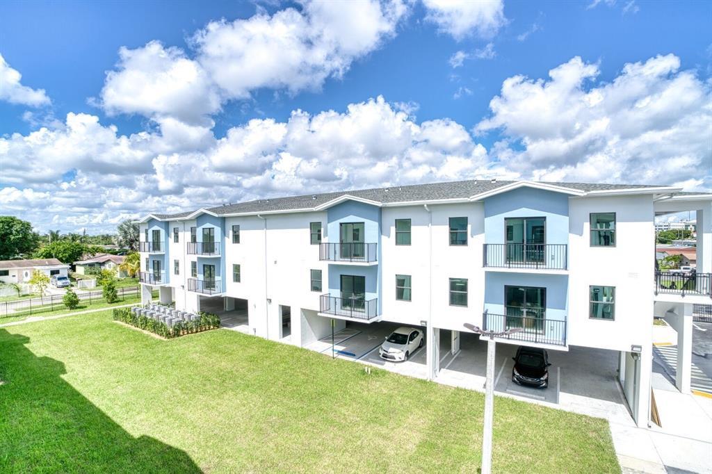 Listing photo 3 for 2701 SW 4th Pl, Fort Lauderdale, FL, 33312