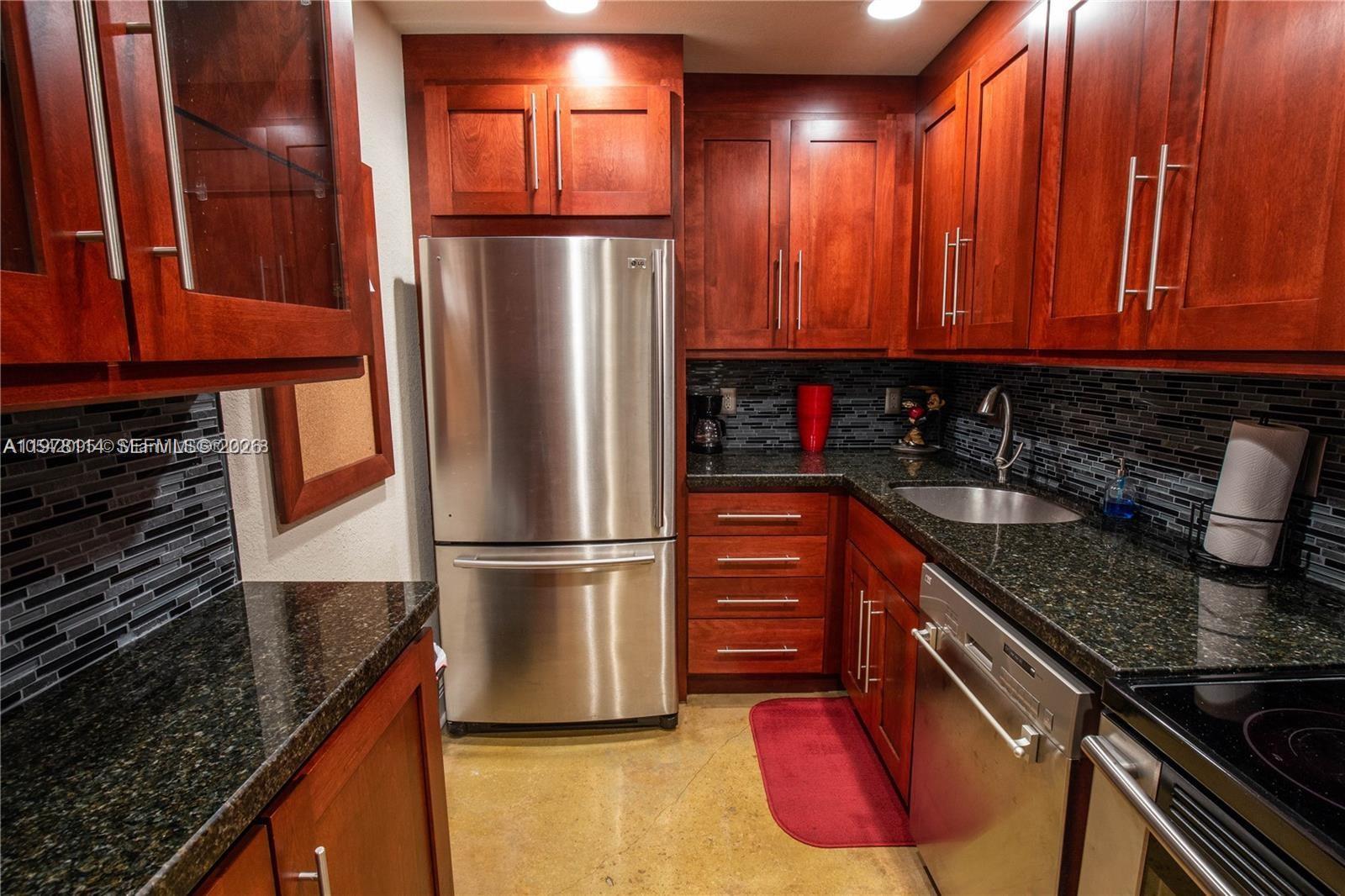 Listing photo 2 for 1700 SE 15th St Unit#114, Fort Lauderdale, FL, 33316