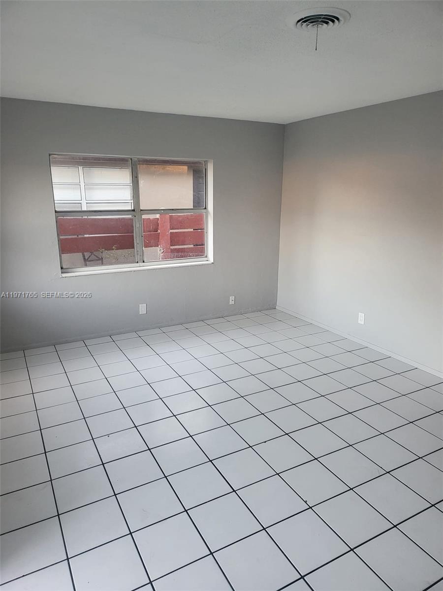 Listing photo 5 for 1435 NW 8th Ave Unit#1435, Fort Lauderdale, FL, 33311