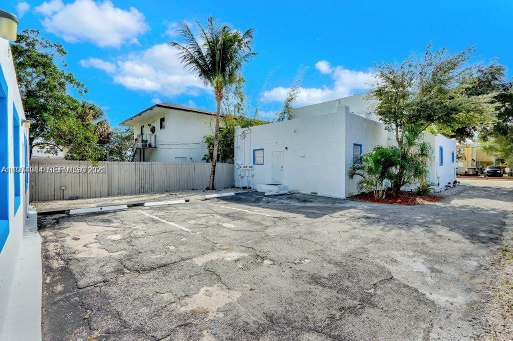Listing photo 2 for 505 SE 20th St Unit#1, Fort Lauderdale, FL, 33316