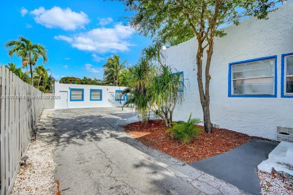 Listing photo 5 for 505 SE 20th St Unit#1, Fort Lauderdale, FL, 33316