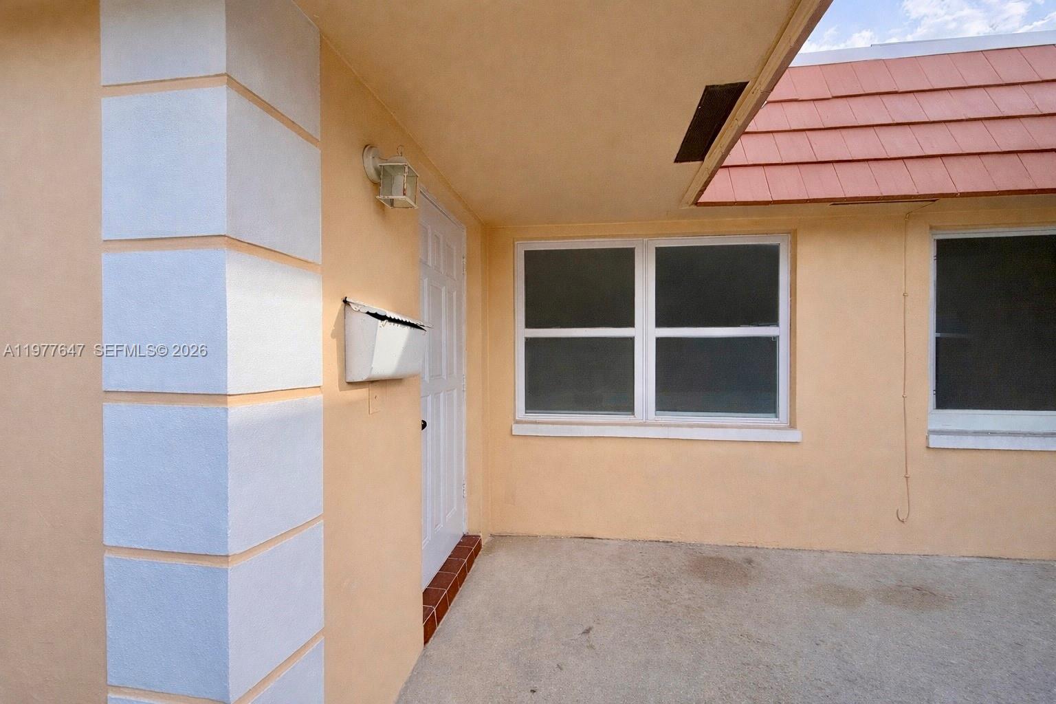 Listing photo 2 for 7400 NW 76th Ct Unit#1-2, Tamarac, FL, 33321