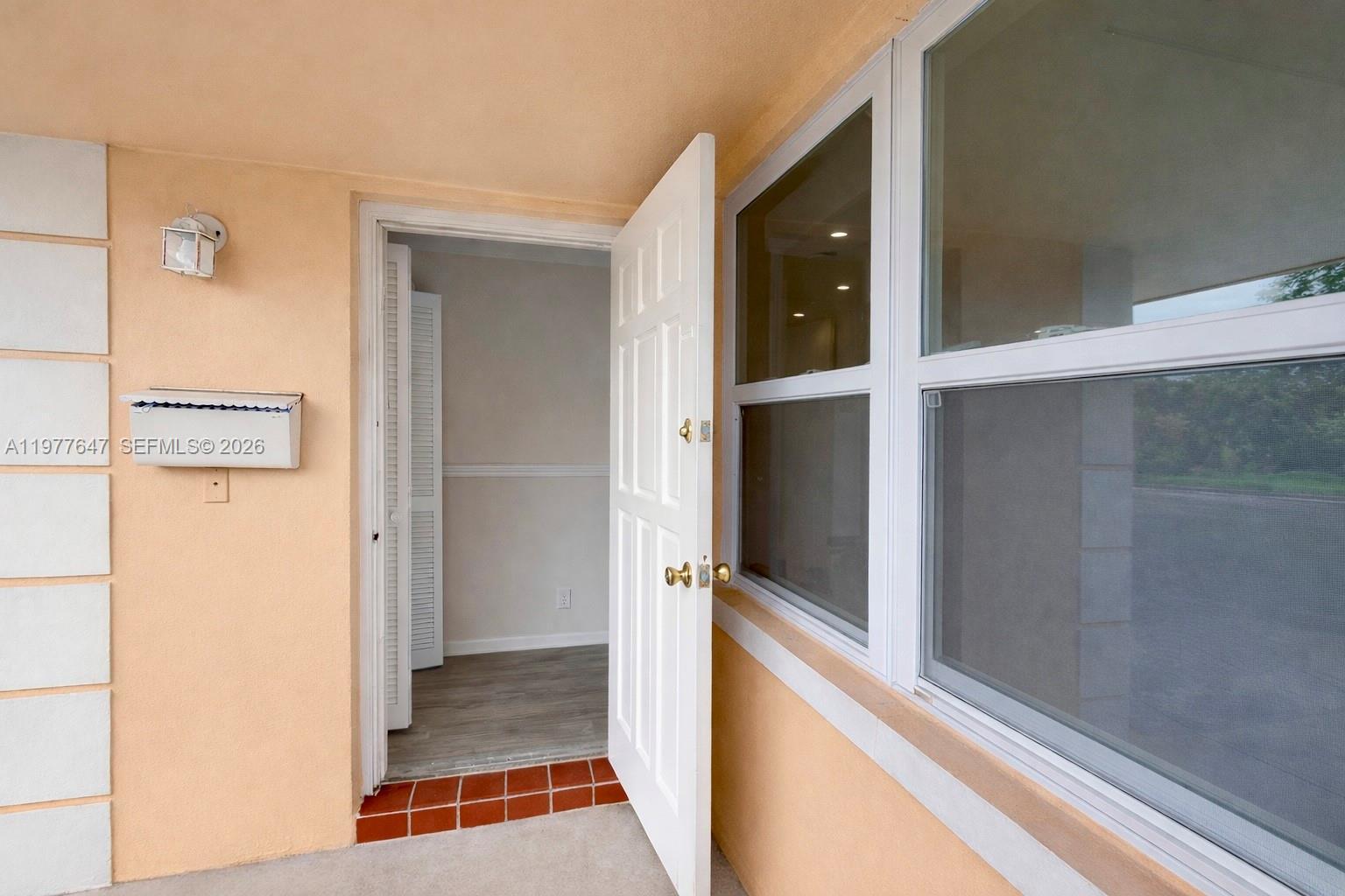Listing photo 4 for 7400 NW 76th Ct Unit#1-2, Tamarac, FL, 33321