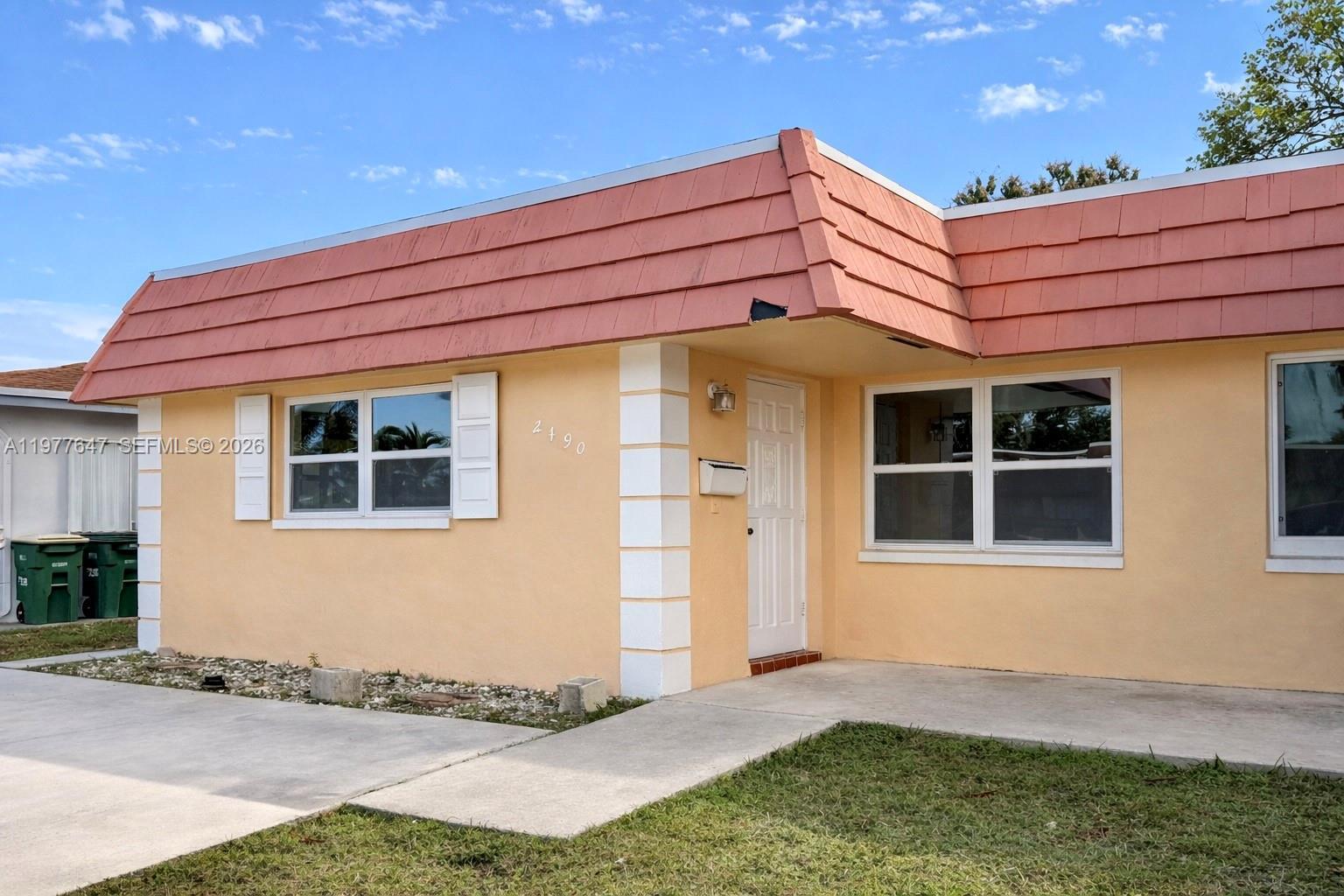 Listing photo 5 for 7400 NW 76th Ct Unit#1-2, Tamarac, FL, 33321