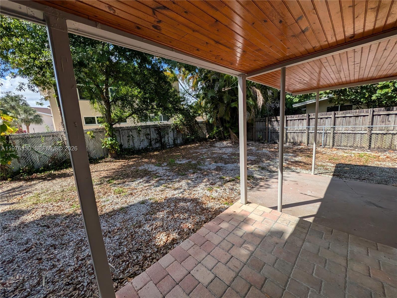Listing photo 2 for 1029 SW 22nd St, Fort Lauderdale, FL, 33315