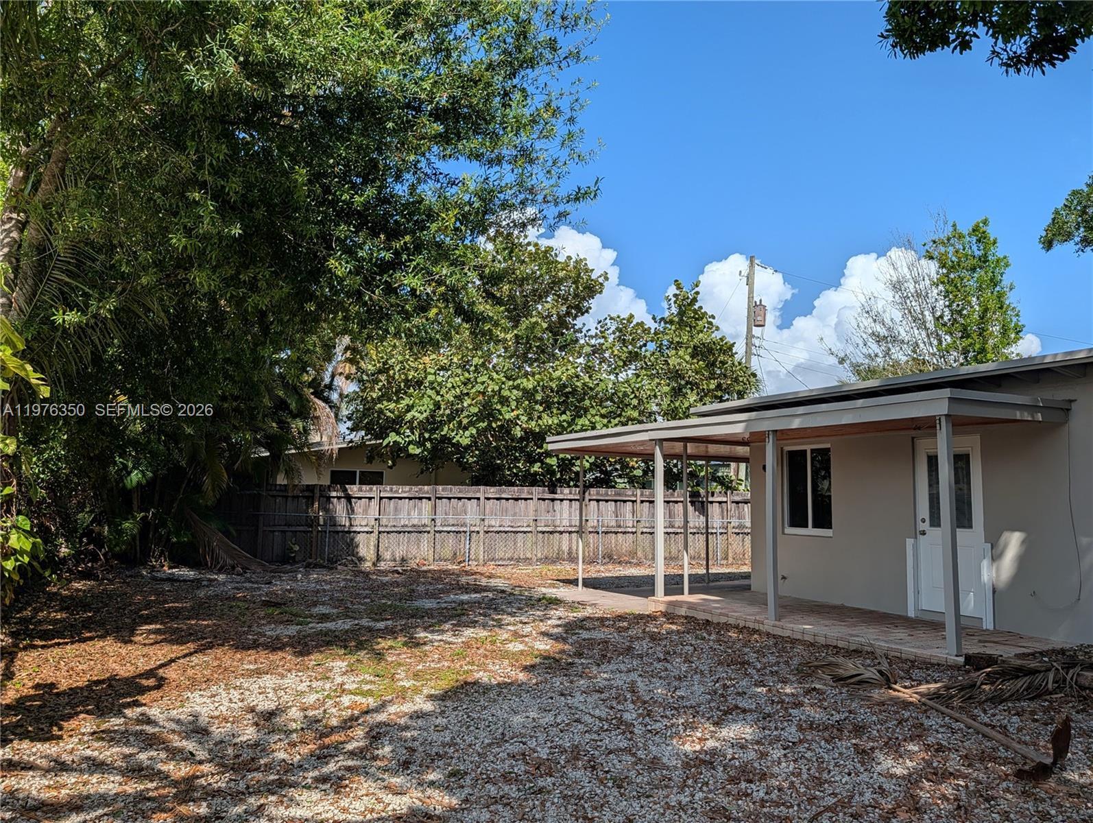 Listing photo 3 for 1029 SW 22nd St, Fort Lauderdale, FL, 33315