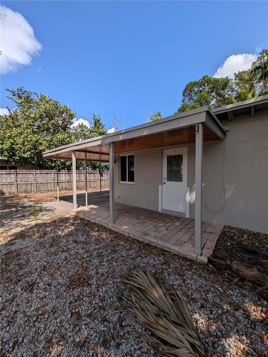 Listing photo 5 for 1029 SW 22nd St, Fort Lauderdale, FL, 33315