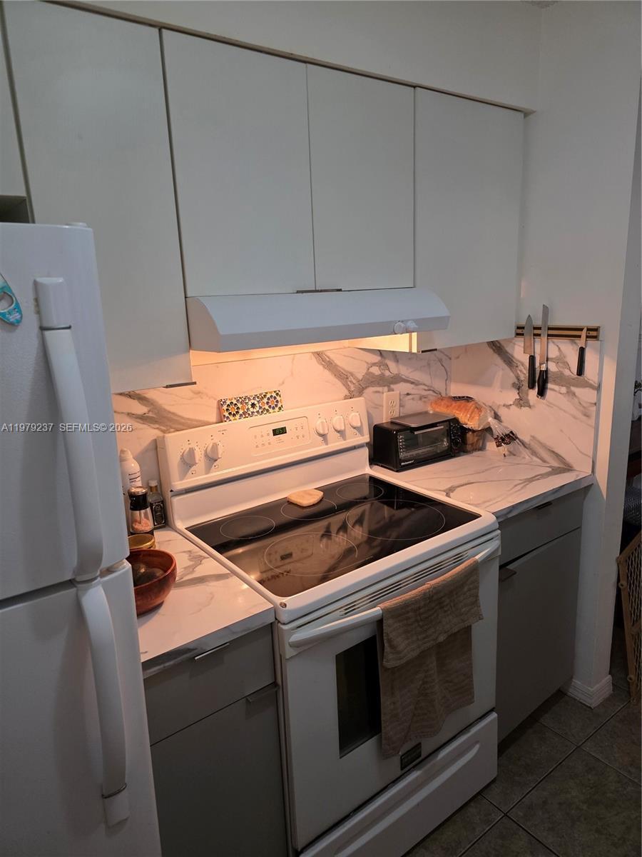 Listing photo 3 for 12148 ST ANDREWS PL Unit#209, Miramar, FL, 33025