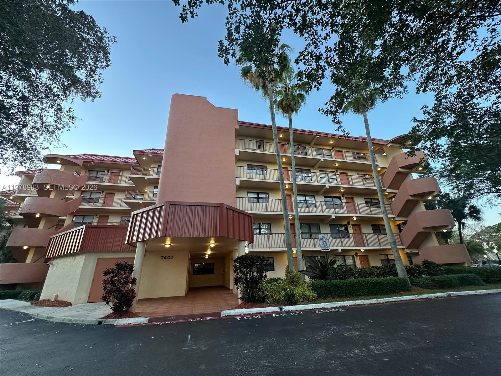 Listing photo 3 for 7401 NW 16th St Unit#407, Plantation, FL, 33313