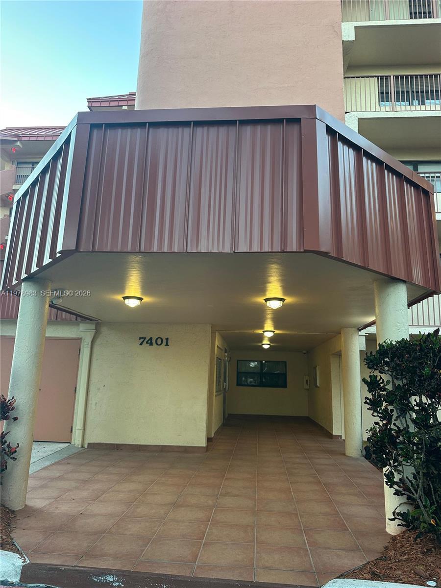 Listing photo 5 for 7401 NW 16th St Unit#407, Plantation, FL, 33313