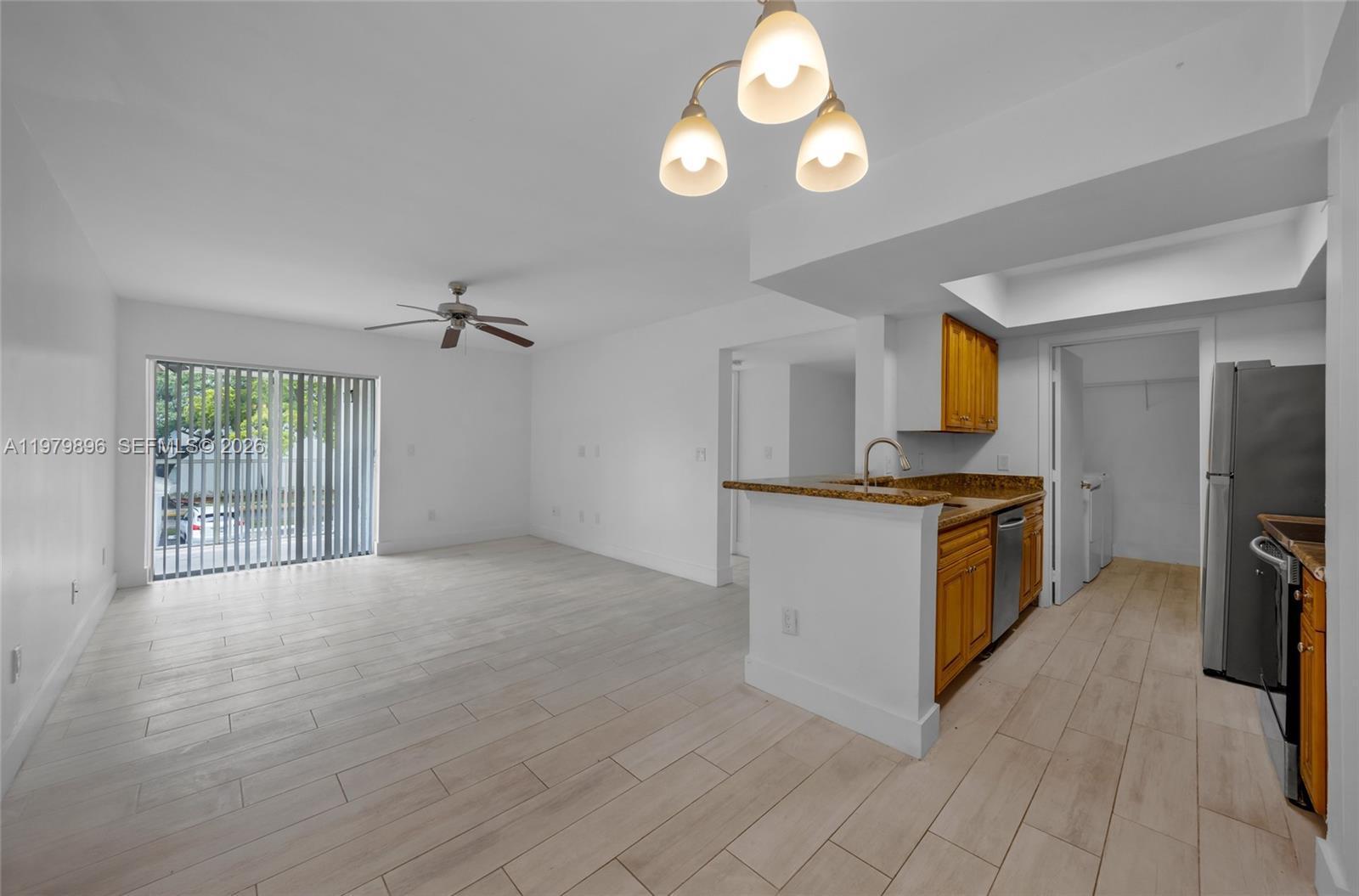 Listing photo 5 for 5760 Rock Island Rd Unit#321, Tamarac, FL, 33319