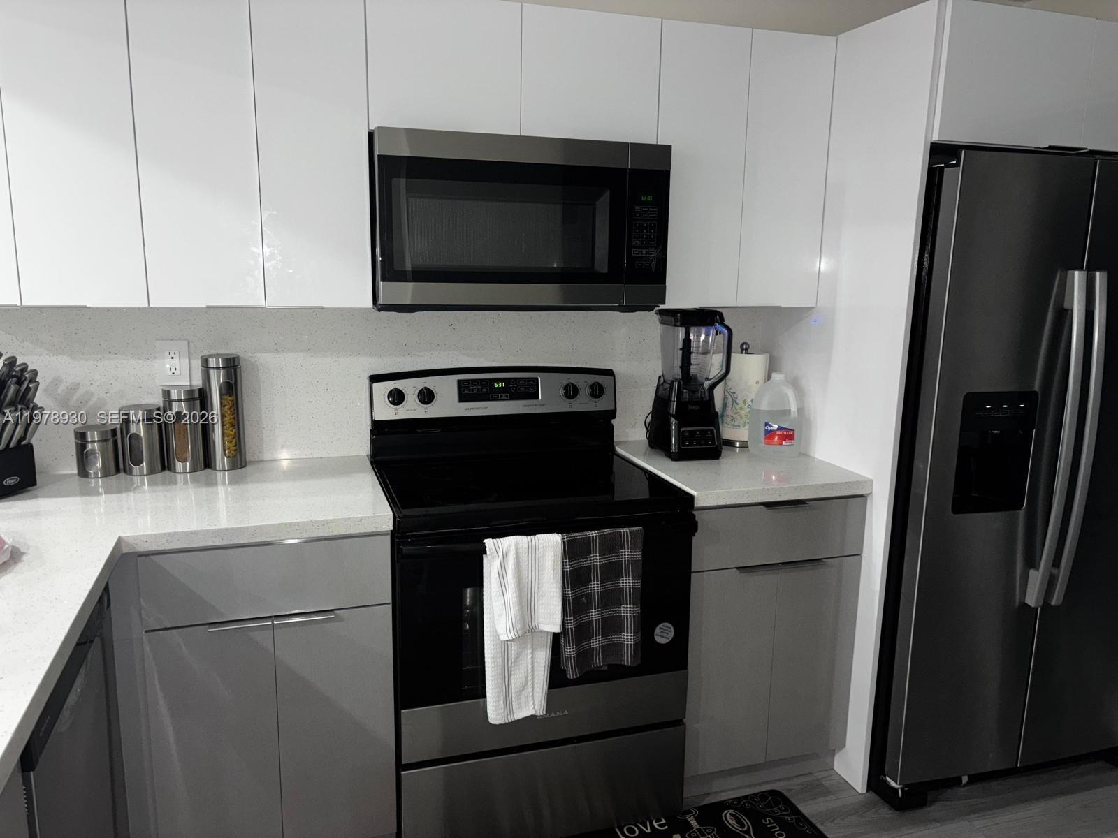 Listing photo 2 for 8036 NW 41st Ct Unit#8036, Sunrise, FL, 33351