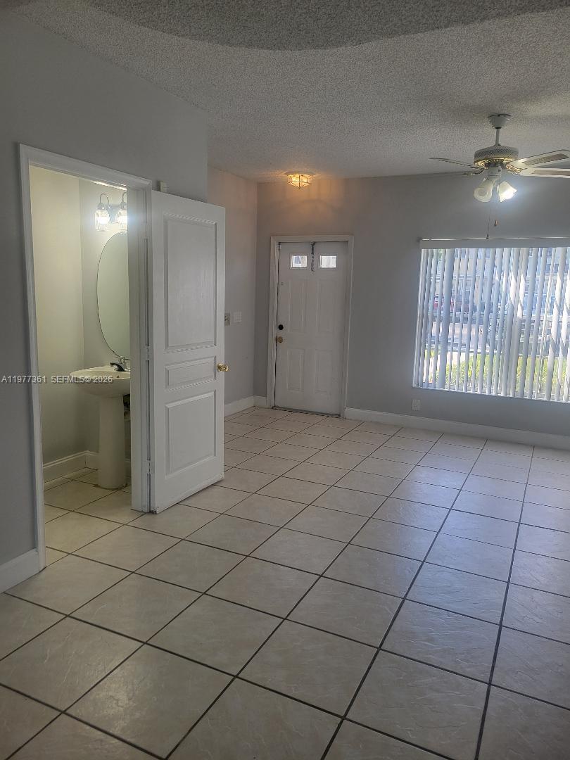Listing photo 2 for 48 Key West Ct, Weston, FL, 33326