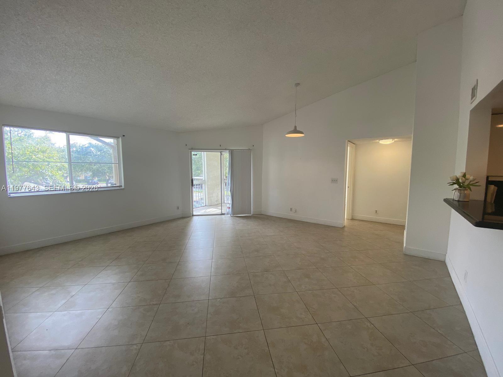 Listing photo 2 for 9777 Westview Dr Unit#1120, Coral Springs, FL, 33076