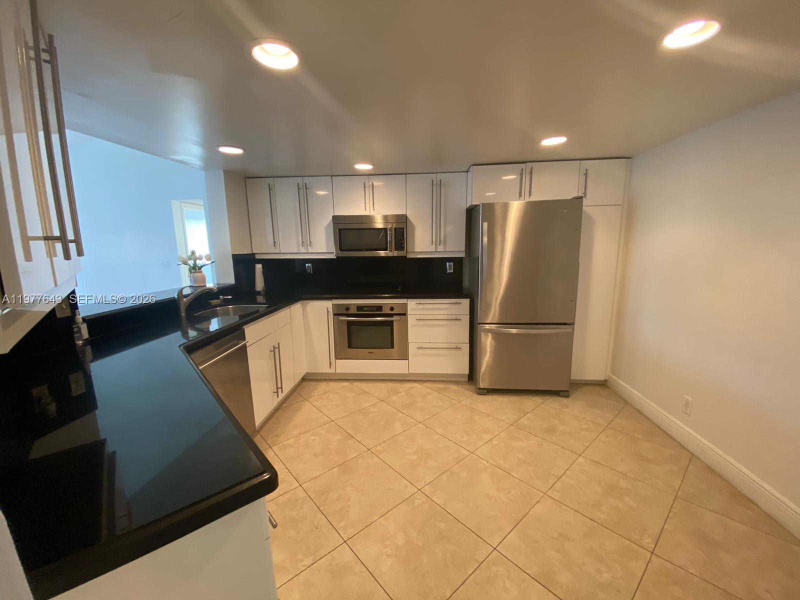 Listing photo 4 for 9777 Westview Dr Unit#1120, Coral Springs, FL, 33076