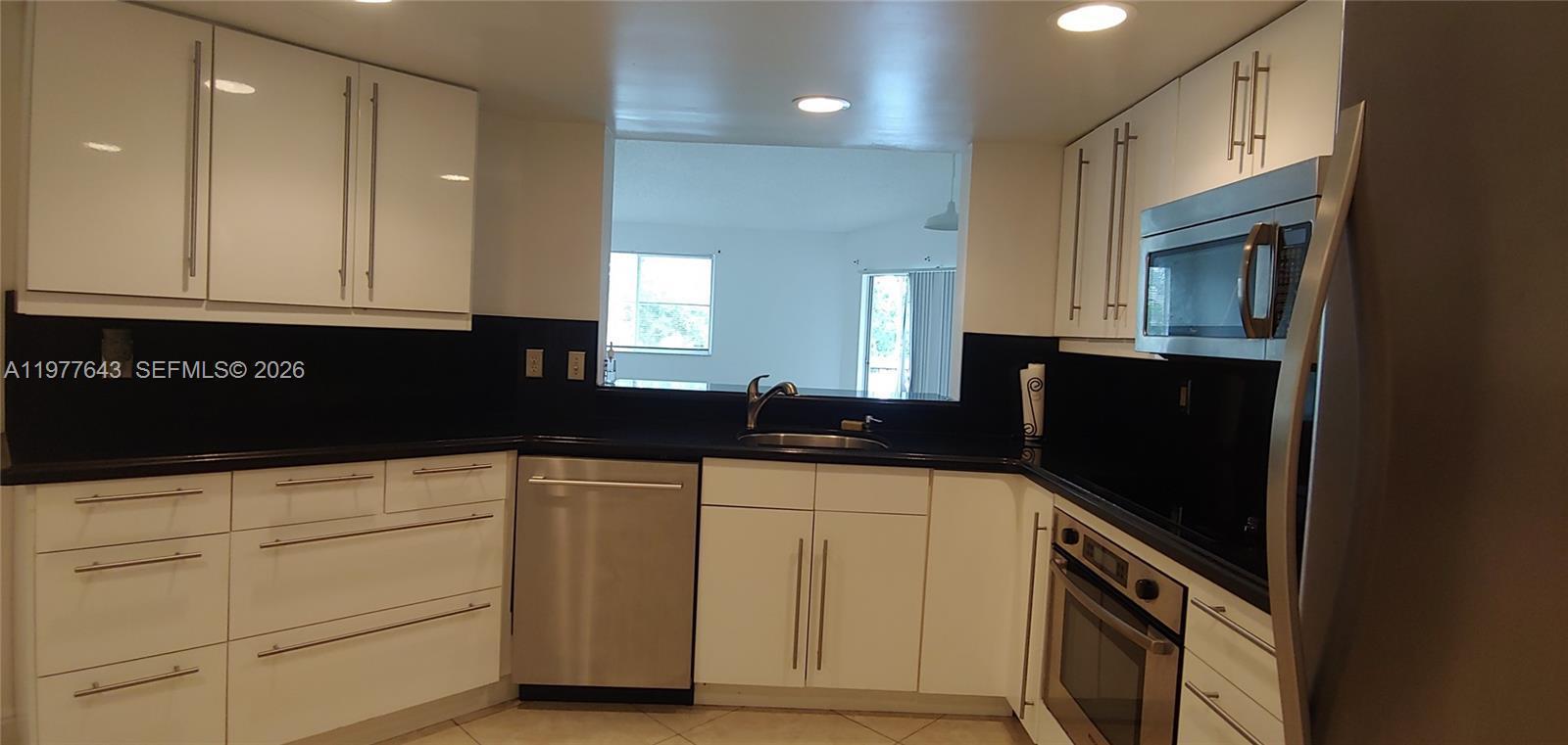 Listing photo 5 for 9777 Westview Dr Unit#1120, Coral Springs, FL, 33076