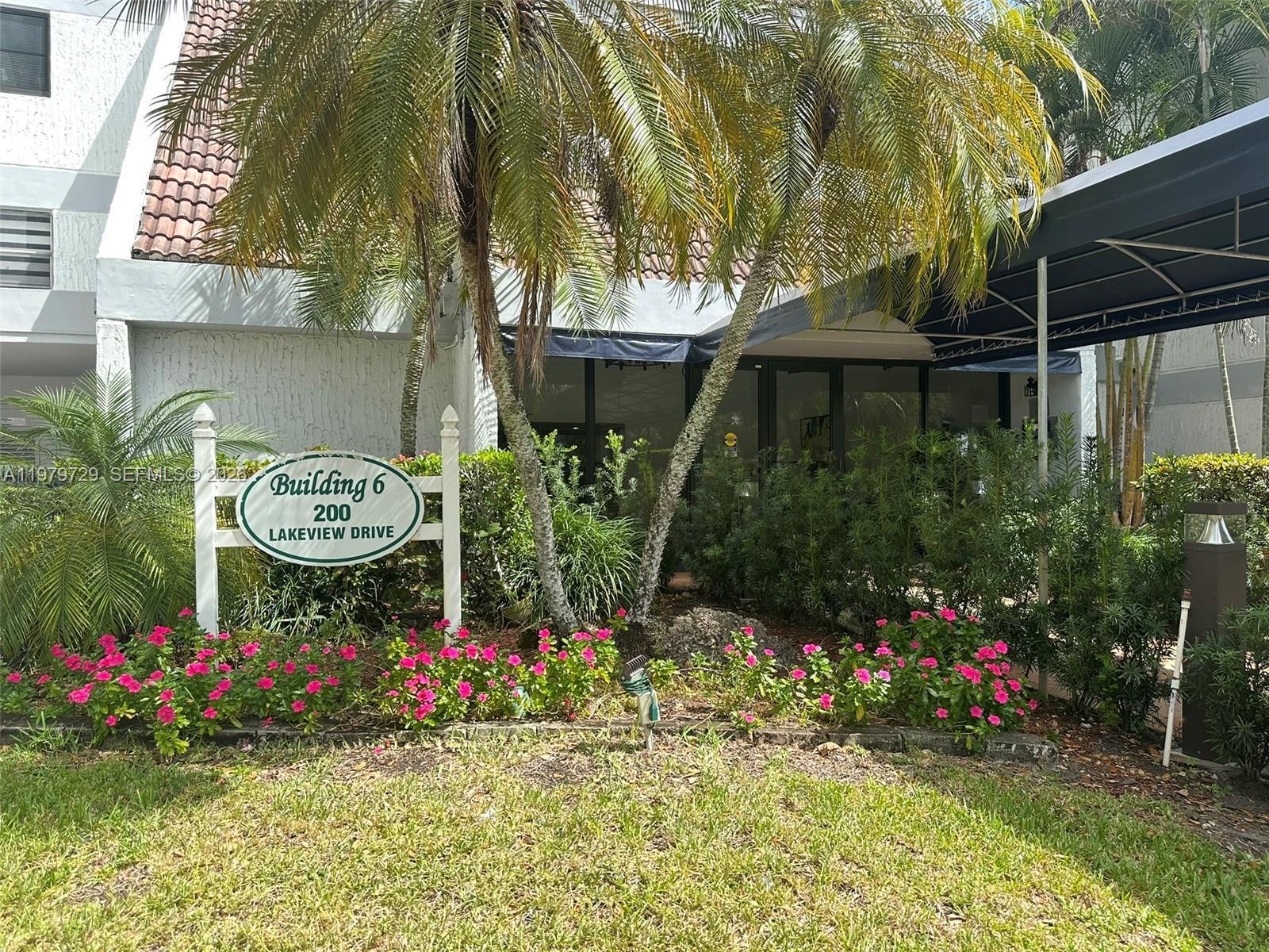 Listing photo 5 for 200 Lakeview Dr Unit#111, Weston, FL, 33326
