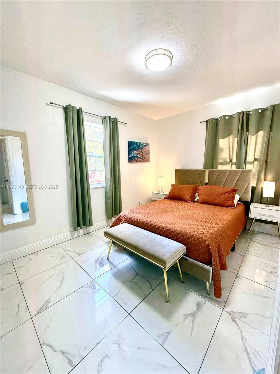 Listing photo 2 for 133 SW 22nd Ter, Fort Lauderdale, FL, 33312