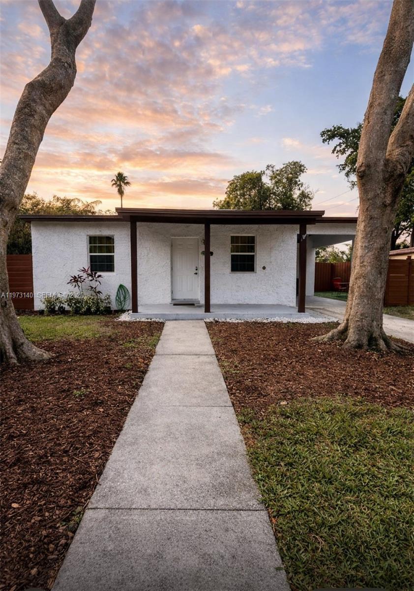 Listing photo 3 for 133 SW 22nd Ter, Fort Lauderdale, FL, 33312