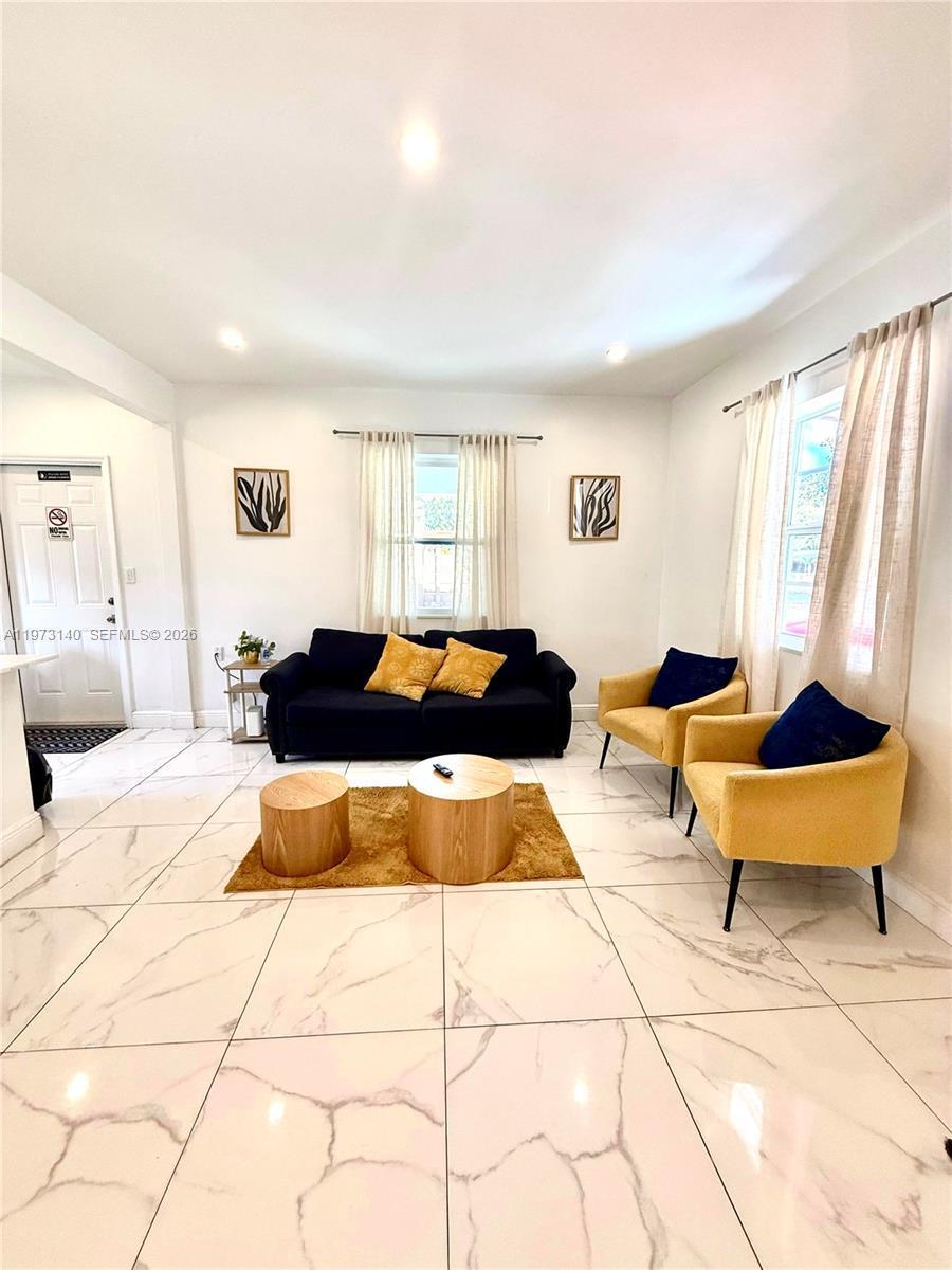 Listing photo 4 for 133 SW 22nd Ter, Fort Lauderdale, FL, 33312