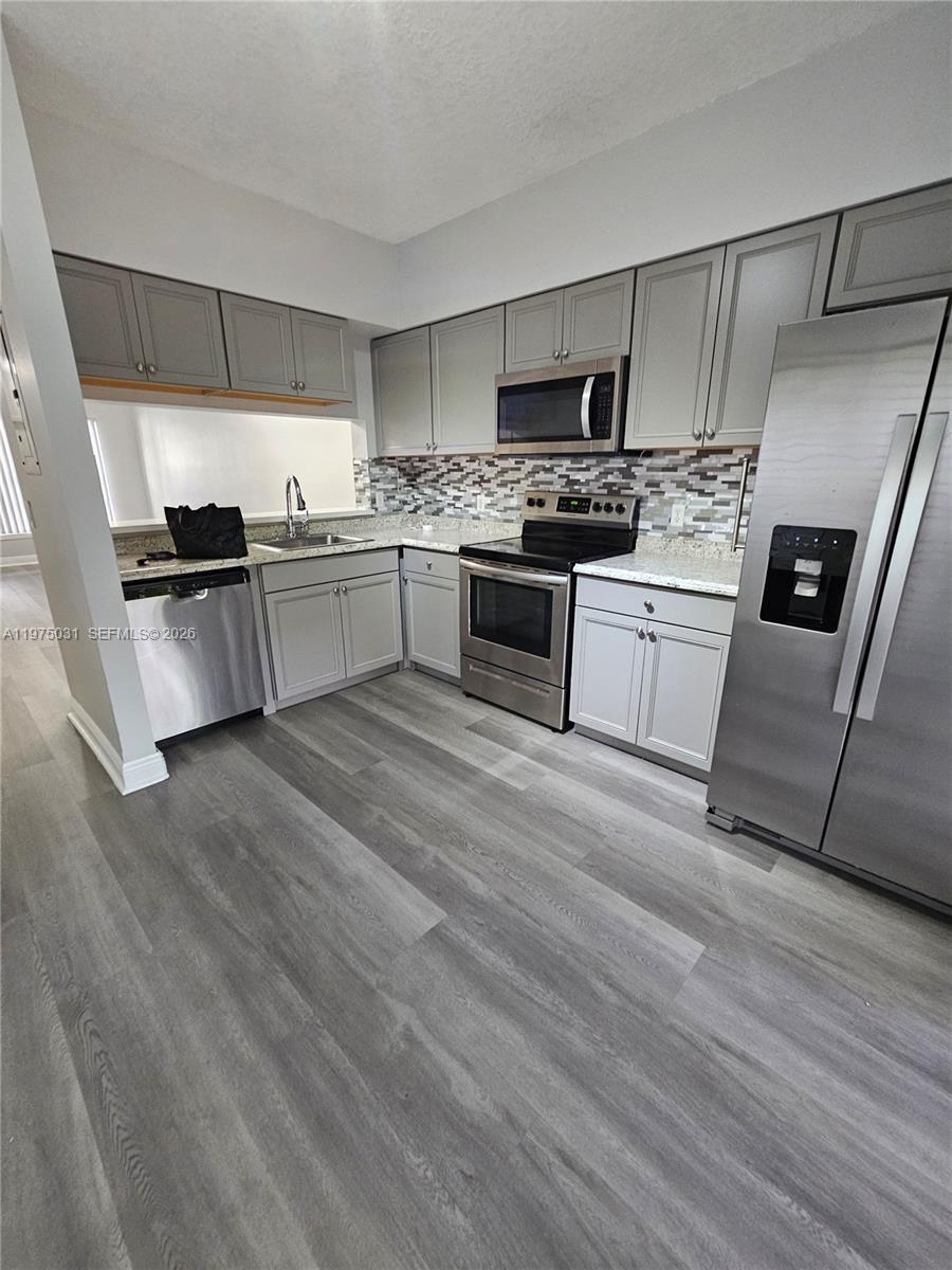 Listing photo 4 for 3305 Cabaret Ln Unit#3305, Margate, FL, 33063