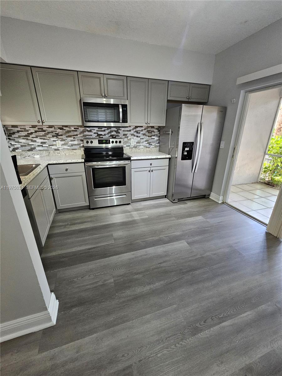 Listing photo 5 for 3305 Cabaret Ln Unit#3305, Margate, FL, 33063
