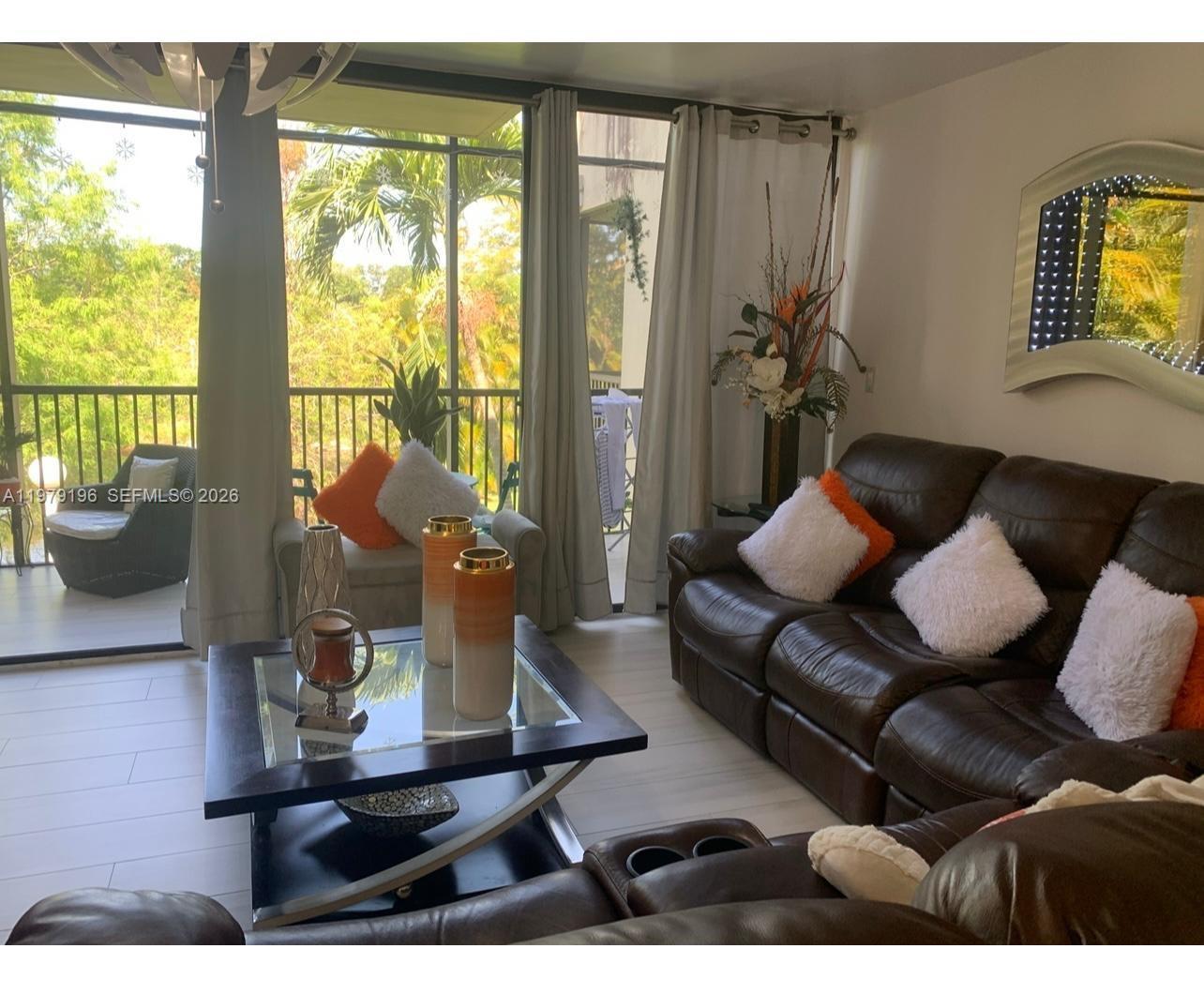 Listing photo 3 for 2821 SW 87th Ave Unit#812, Davie, FL, 33328
