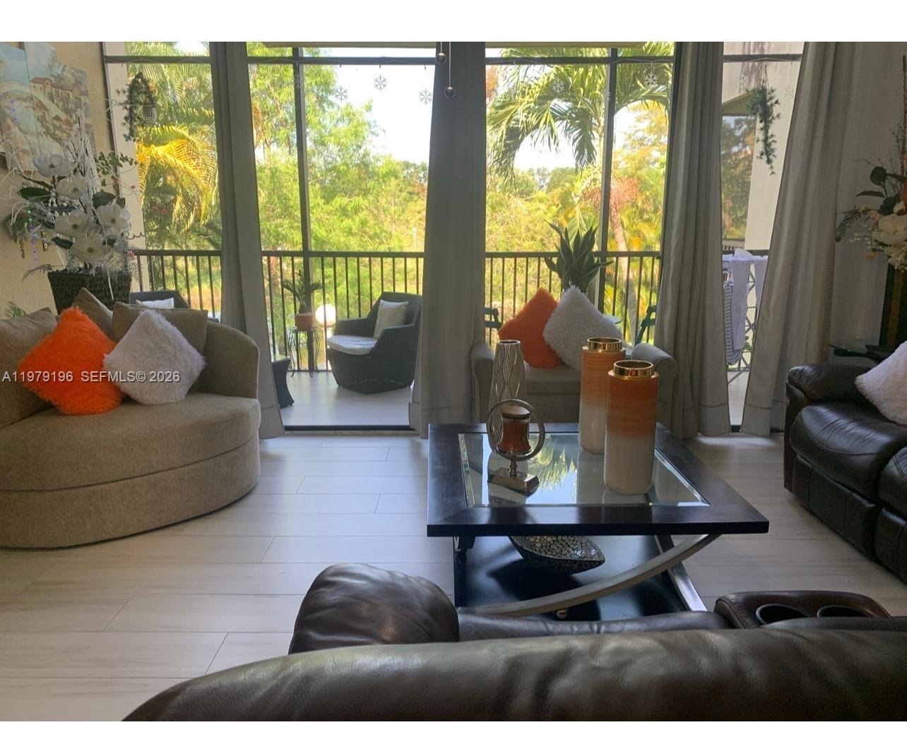 Listing photo 4 for 2821 SW 87th Ave Unit#812, Davie, FL, 33328