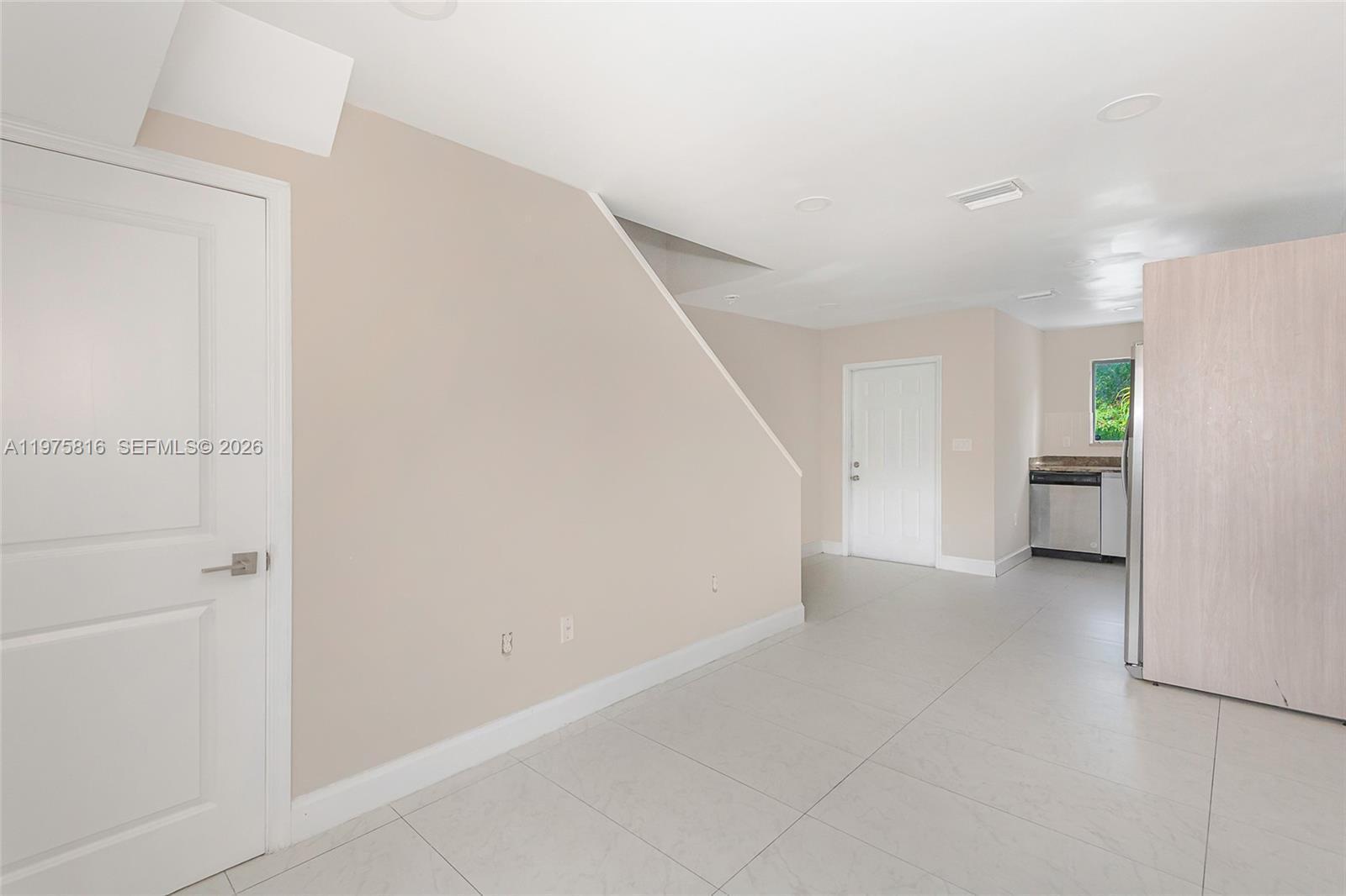 Listing photo 2 for 813 NW 3rd Ave Unit#813, Fort Lauderdale, FL, 33311