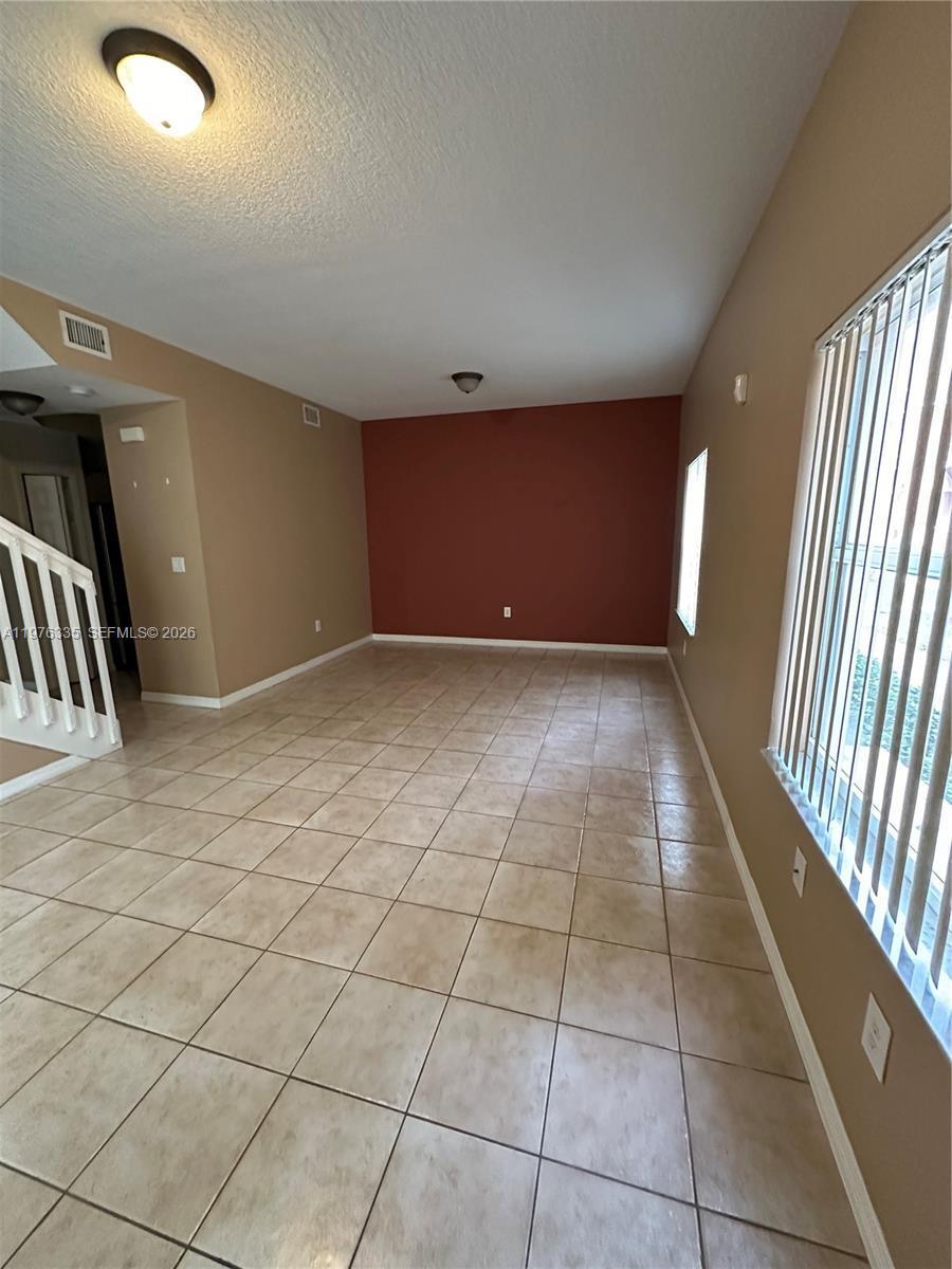 Listing photo 3 for 745 SW 107th Ave, Pembroke Pines, FL, 33025